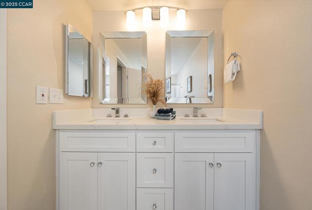 2128 Presidio Ct, Danville CA: https://media.crmls.org/mediaz/34b19b1d-38d7-4c1b-b10e-3601f0c697b6.jpg