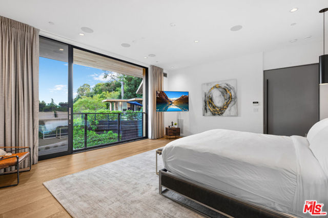 727 N Beverly Glen Boulevard, Los Angeles CA: https://media.crmls.org/mediaz/34b1b692-3639-4cb7-b7aa-a1b60ac8802a.jpg