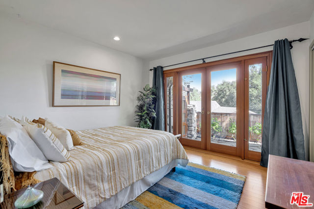 15511 Woodcrest Drive, Sherman Oaks CA: https://media.crmls.org/mediaz/34b1e050-78fd-48de-96b7-f546af602cb5.jpg