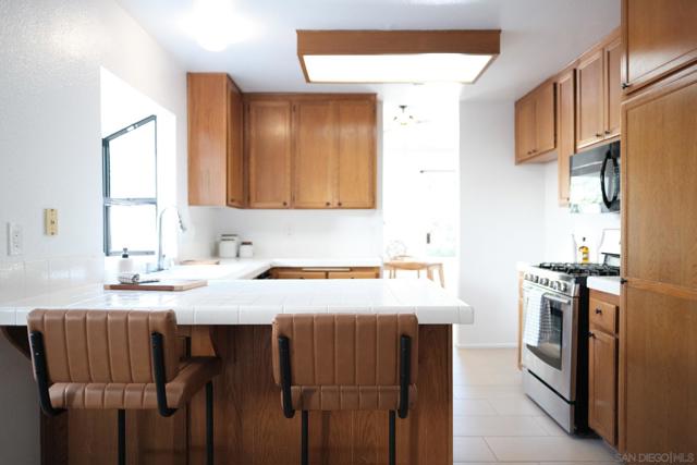 4835 Glenhaven Dr, Oceanside CA: https://media.crmls.org/mediaz/34b24909-1323-41d5-95d5-6eb664275069.jpg