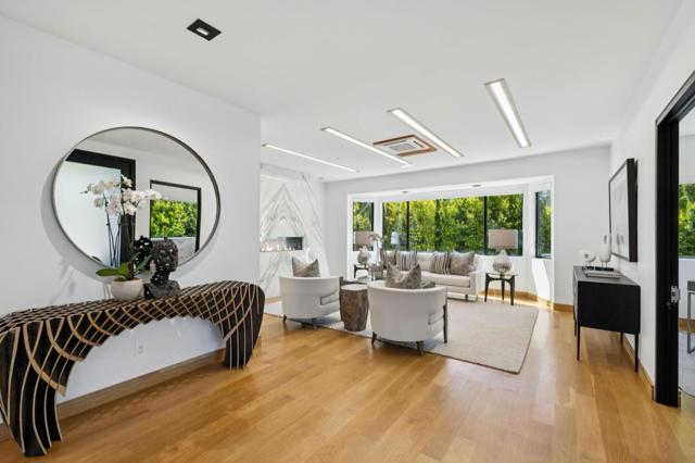 33 Highland Avenue, Burlingame CA: https://media.crmls.org/mediaz/34b2fe7b-2995-4f34-8421-b32fbce29350.jpg