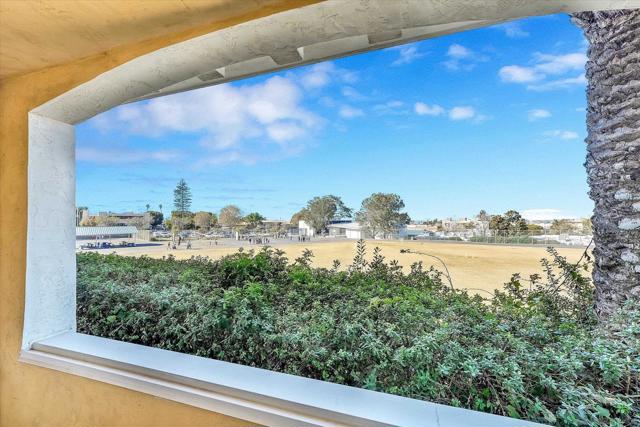 1010 Genter St, La Jolla, California 92037, 3 Bedrooms Bedrooms, ,3 BathroomsBathrooms,Condominium,For Sale,Genter St,250019093SD