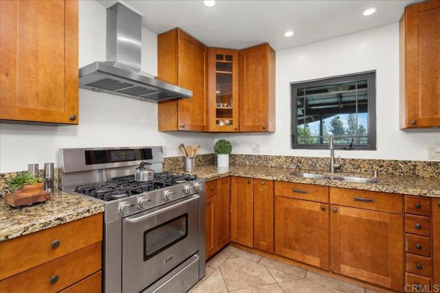 1131 Mary St, El Cajon CA: https://media.crmls.org/mediaz/34b35144-8751-4715-8274-359fd27d52de.jpg