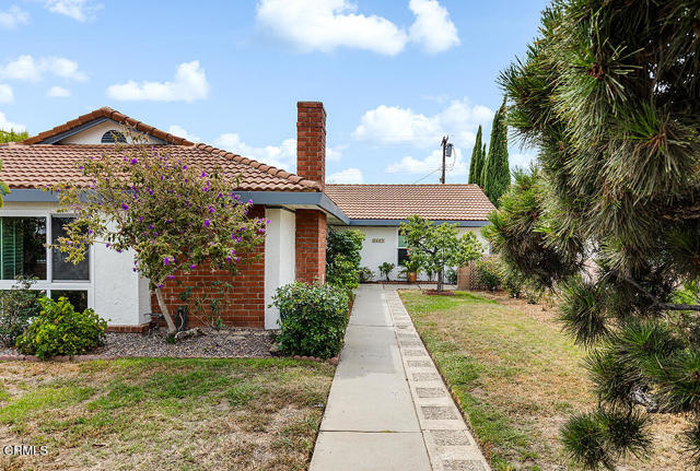 Detail Gallery Image 2 of 27 For 9645 Woodley Ave, North Hills,  CA 91343 - 3 Beds | 2 Baths