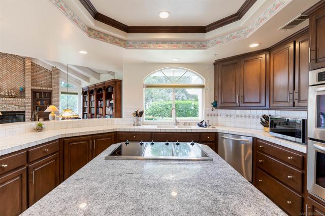 2377 Vern Drive, Fallbrook CA: https://media.crmls.org/mediaz/34b4533d-5ec1-4cca-b168-1ca3e78dae0c.jpg