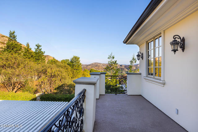 29475 Malibu View Court, Agoura Hills CA: https://media.crmls.org/mediaz/34b4c82e-3230-4793-9ef5-aba7e709bc49.jpg