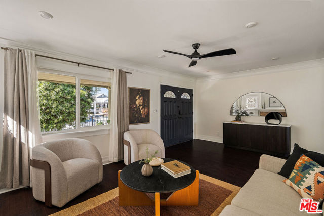 5748 7th Avenue, Los Angeles CA: https://media.crmls.org/mediaz/34b4e961-5270-464c-87f1-6213e9301f85.jpg