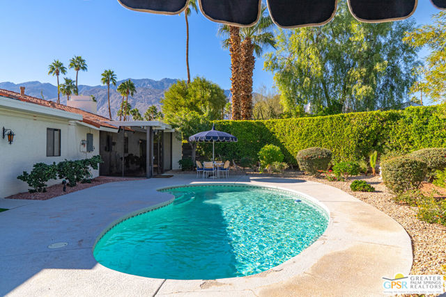 566 N Sunset Way, Palm Springs CA: https://media.crmls.org/mediaz/34b52b6c-5414-4529-b3ae-e3c309693e4d.jpg