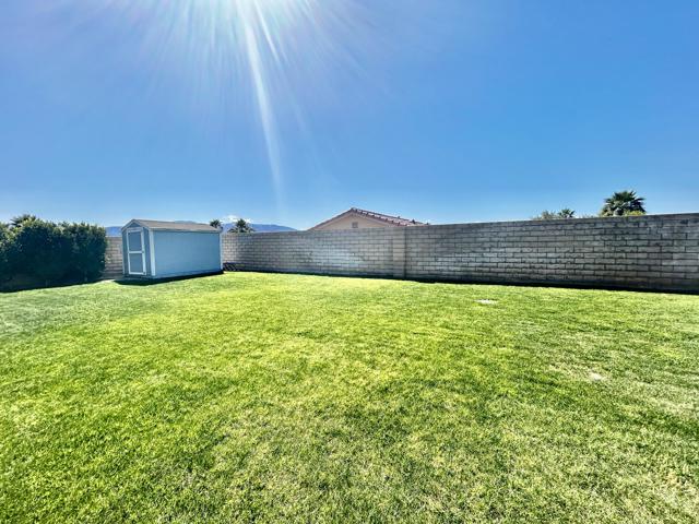 41575 Ashford Place Place, Indio CA: https://media.crmls.org/mediaz/34b57f4c-758e-4d2c-b5c6-fefb999b6347.jpg