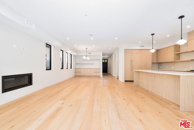4647 Morse Avenue, Sherman Oaks CA: https://media.crmls.org/mediaz/34b5e7b5-2dad-407b-a7b4-50676347f4cc.jpg