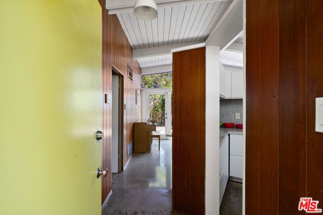 12400 Deerbrook Lane, Los Angeles CA: https://media.crmls.org/mediaz/34b6394b-46ab-413f-96d6-feb8eeffd43c.jpg