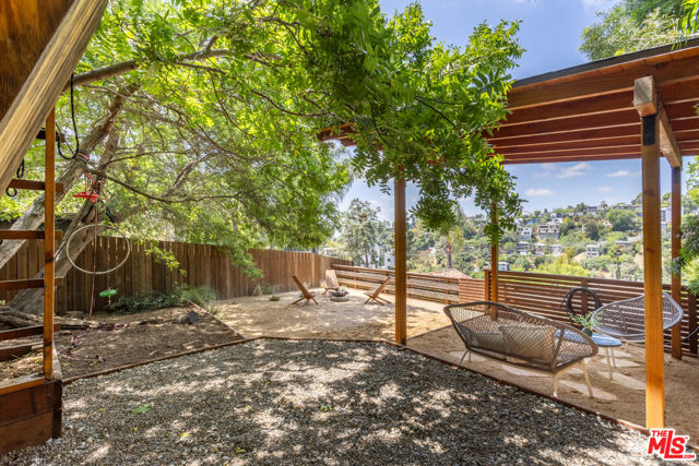 450 Rustic Drive, Los Angeles CA: https://media.crmls.org/mediaz/34b65f07-54f3-4bcc-be0c-c20bdda58a3e.jpg