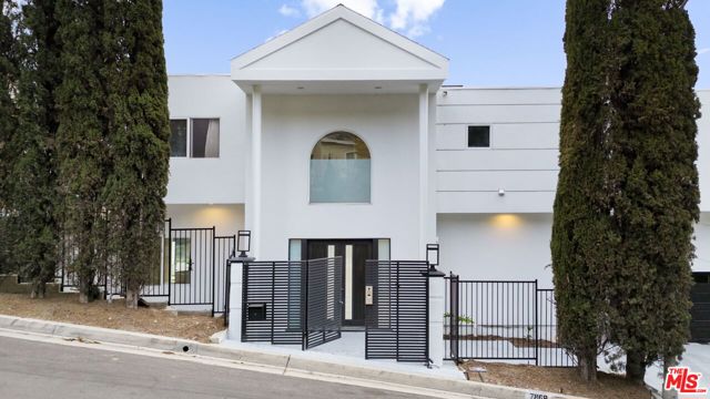 7868 Electra Drive, Los Angeles CA: https://media.crmls.org/mediaz/34b74efc-6c7f-4553-9ccf-50a7b4d558c1.jpg