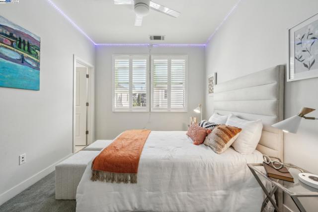 2110 Clement Ave, Alameda CA: https://media.crmls.org/mediaz/34b7f2e6-5bc4-46f7-a333-1bfda5069e19.jpg