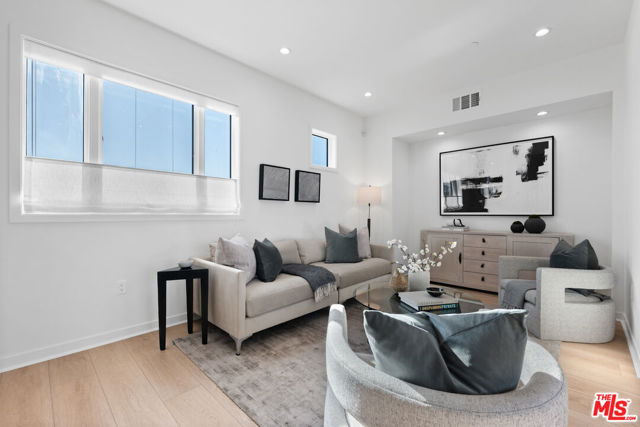 1248 S Bronson Avenue, Los Angeles CA: https://media.crmls.org/mediaz/34b92f6a-4b59-45bd-8dcb-83fb4046ad7b.jpg