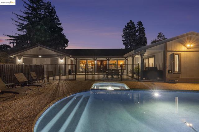 3622 Delancey Ln, Concord CA: https://media.crmls.org/mediaz/34b9991c-af31-4ed4-82ad-59383c332400.jpg