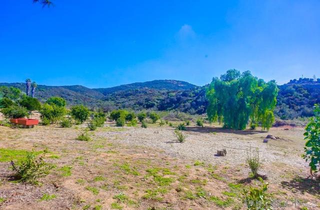 2035 Camino Cantera, Vista CA: https://media.crmls.org/mediaz/34b9e43e-79f7-4229-961d-6a39cc28faba.jpg