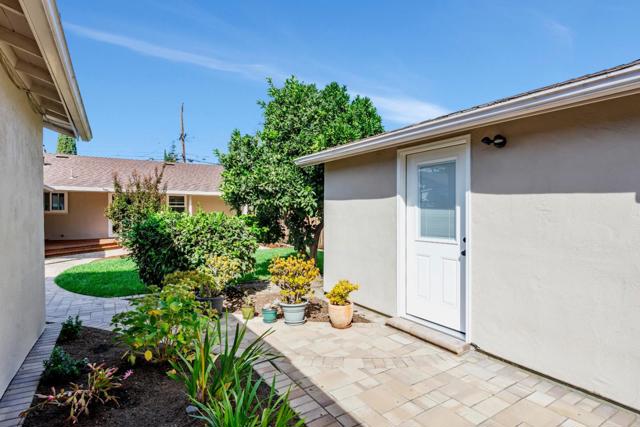 560 6th Avenue, Menlo Park CA: https://media.crmls.org/mediaz/34b9fe98-c461-48f7-8d38-f7a4f9baa3d6.jpg