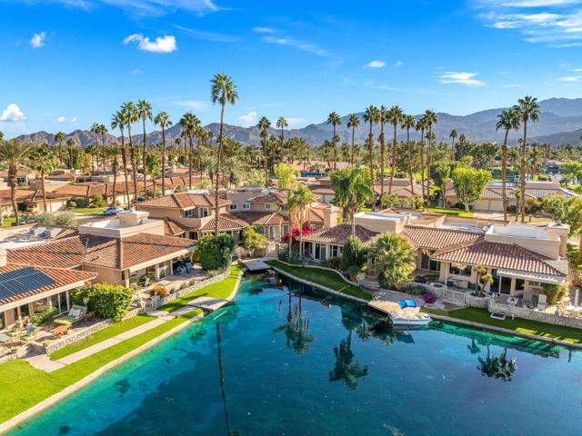 210 Desert Lakes Drive, Rancho Mirage CA: https://media.crmls.org/mediaz/34ba2fd4-27bd-4ec6-9ea3-877a3f4c5fcd.jpg