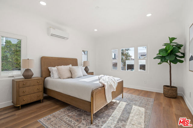 509 N Hobart Boulevard, Los Angeles CA: https://media.crmls.org/mediaz/34ba518d-7be1-462b-96d9-4ca57d0a3539.jpg