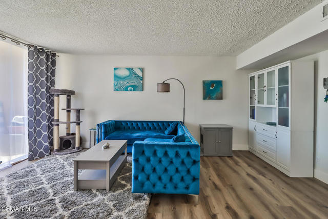 5429 Newcastle Avenue, Encino CA: https://media.crmls.org/mediaz/34ba5aa2-6f68-4cb7-a197-54ea710f0b26.jpg
