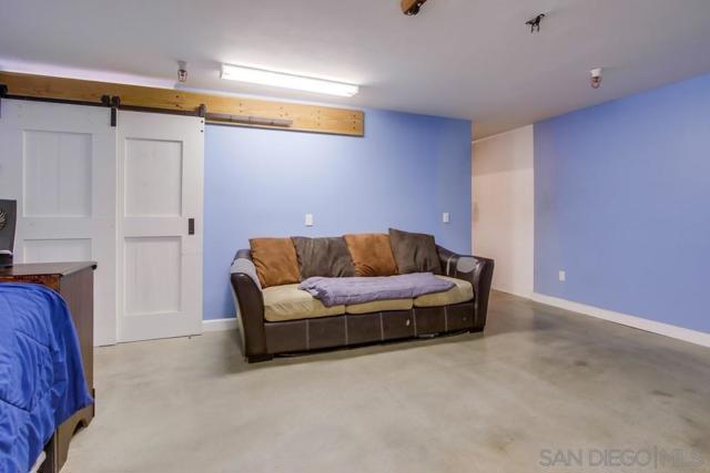210 Frances Dr, El Cajon CA: https://media.crmls.org/mediaz/34ba5cee-909b-40dd-a1dc-da0c64412266.jpg