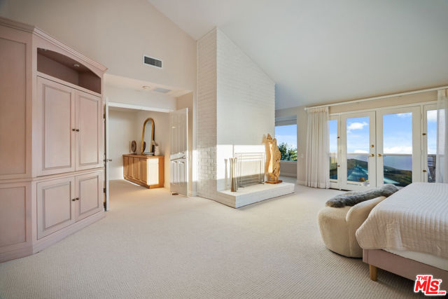 23255 W Paloma Blanca Drive, Malibu CA: https://media.crmls.org/mediaz/34ba86aa-17bb-48fe-93a0-cff7232777fd.jpg