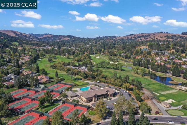 1716 Saint Andrews Drive, Moraga CA: https://media.crmls.org/mediaz/34ba97f1-d7a1-41c5-b965-c361aa1c2b01.jpg