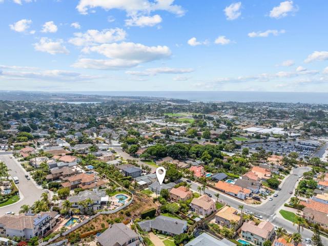 3560 Donna Dr, Carlsbad CA: https://media.crmls.org/mediaz/34bb182a-4dea-4616-bbb1-4591178bdfcf.jpg