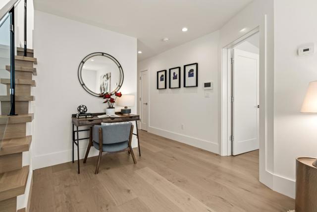 17 30th Street, San Francisco CA: https://media.crmls.org/mediaz/34bb2bd5-95ac-45ae-9fd5-e62b75af6538.jpg