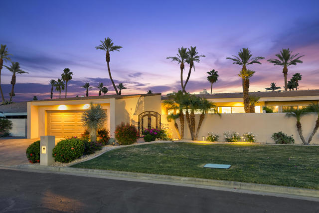 44970 Desert Horizons Drive, Indian Wells CA: https://media.crmls.org/mediaz/34bb86e6-20fa-498e-8cf9-fd44c949a998.jpg