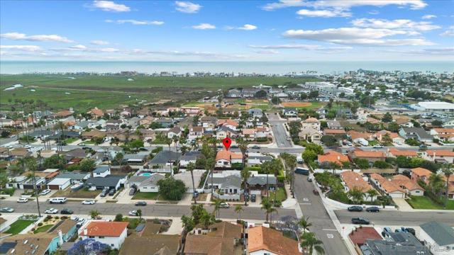 1211 California St, Imperial Beach CA: https://media.crmls.org/mediaz/34bc1626-505f-4282-a5a2-e112570e2a43.jpg