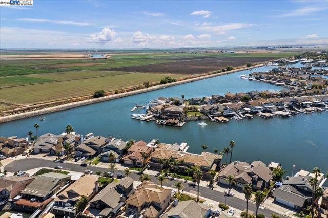 5690 Beaver Lane, Discovery Bay CA: https://media.crmls.org/mediaz/34bc519e-1e4f-4b4a-911d-f691a1805c0f.jpg