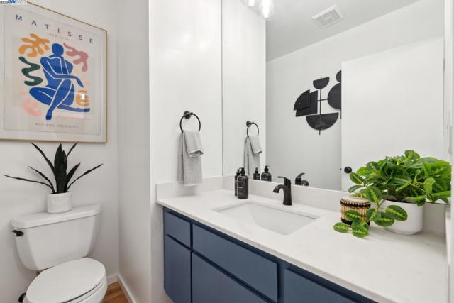 3032 CERRO VISTA, Alameda CA: https://media.crmls.org/mediaz/34bcd065-457c-4fa4-90db-0af4ad8a310d.jpg