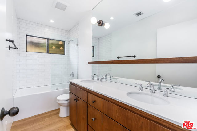 4229 Elmer Avenue, North Hollywood CA: https://media.crmls.org/mediaz/34be4519-064c-40d7-bc0c-0bcda4d78fe0.jpg