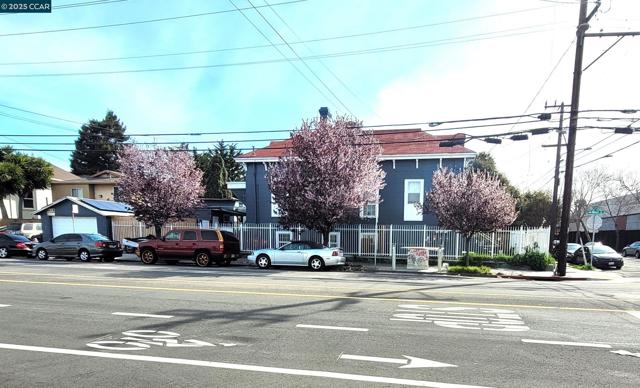 760 29th Street, Oakland CA: https://media.crmls.org/mediaz/34be5c07-fb1d-4d7f-8198-27448a213721.jpg