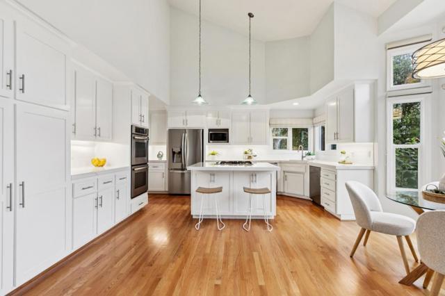 321 Eagle Trace Drive, Half Moon Bay CA: https://media.crmls.org/mediaz/34be9cf3-f8fd-4998-972d-3deaa484d106.jpg