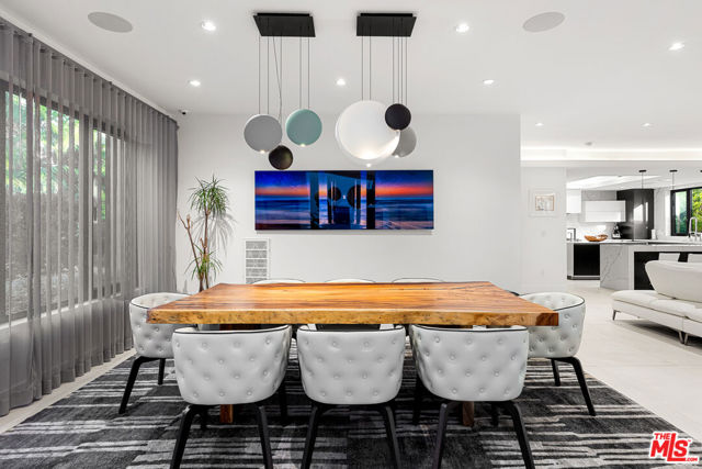 13524 D'Este Drive, Pacific Palisades CA: https://media.crmls.org/mediaz/34bed713-6e48-4c6f-a872-06bf4672860f.jpg