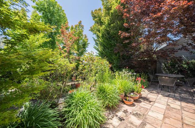 20 Woodside Place, Carmel Valley CA: https://media.crmls.org/mediaz/34bf2c3c-bd8a-49ef-b1cd-08a7c5e51885.jpg