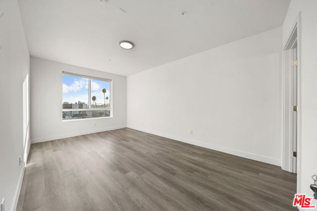 900 S Kenmore Avenue, Los Angeles CA: https://media.crmls.org/mediaz/34bf37bb-eea4-4885-b205-b936c58527fa.jpg