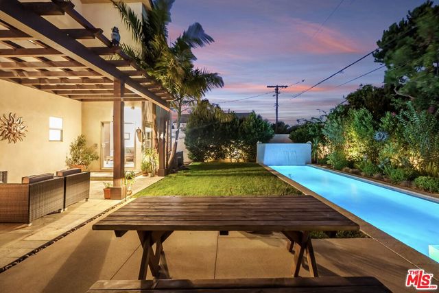 6411 W 85th Street, Los Angeles CA: https://media.crmls.org/mediaz/34bf41aa-787b-4023-b633-03930007e96e.jpg