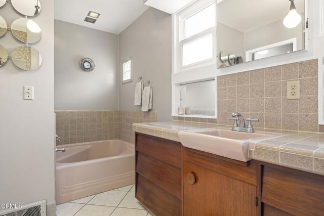 109 Shamrock Drive, Ventura CA: https://media.crmls.org/mediaz/34bf7c05-72fd-4e2a-b481-eadc64305356.jpg