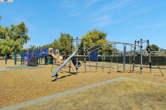 445 S 22Nd St, San Jose CA: https://media.crmls.org/mediaz/34bf9743-f4e3-495a-841b-7967a13acb9b.jpg