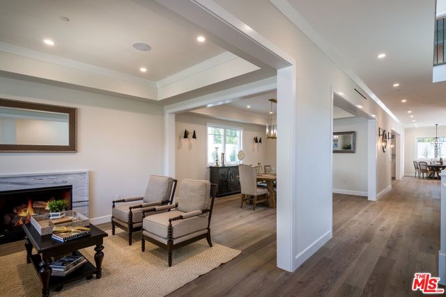 530 Arbramar Avenue, Pacific Palisades CA: https://media.crmls.org/mediaz/34bfd24c-4f15-4209-a730-50ff106b5aee.jpg