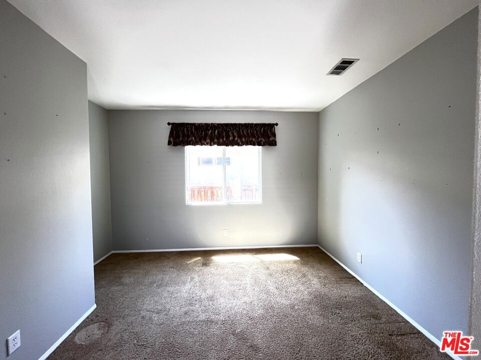 https://media.crmls.org/mediaz/34bfda59-2b97-44cc-86f4-d6634cd75443.jpg?preset=X-Large