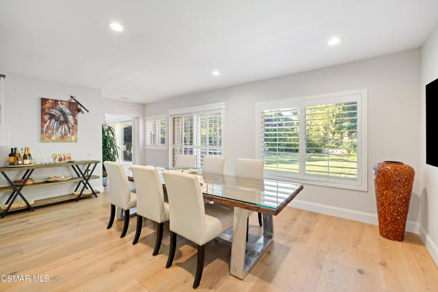 885 Rim Crest Drive, Westlake Village CA: https://media.crmls.org/mediaz/34c0654a-fef5-4f81-bfb3-dbd6688f959a.jpg