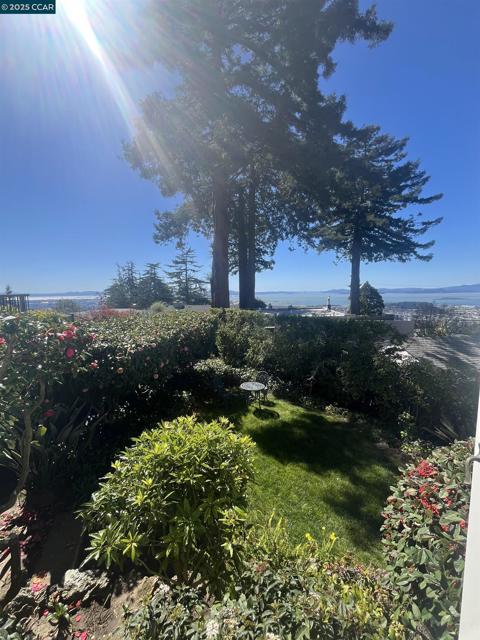 680 Grizzly Peak Blvd, Berkeley CA: https://media.crmls.org/mediaz/34c09dcf-4a62-41a6-846f-119ce9fea669.jpg