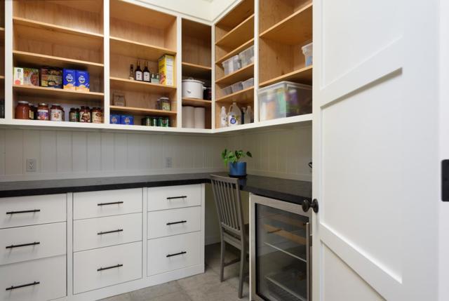 602 Vista Drive, Redwood City CA: https://media.crmls.org/mediaz/34c1227e-590f-4673-95b0-8cd3ad185d59.jpg