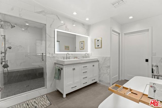 3134 Granville Avenue, Los Angeles CA: https://media.crmls.org/mediaz/34c12d4d-68e0-4438-8fab-f3251753c51a.jpg
