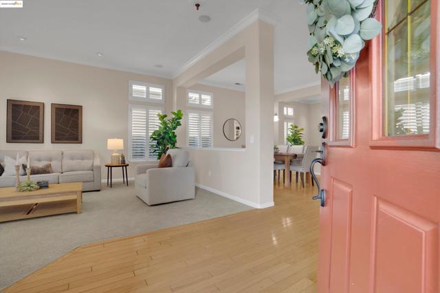 540 Central Park Pl, Brentwood CA: https://media.crmls.org/mediaz/34c16437-df6f-4388-b15c-0848ede7d99c.jpg